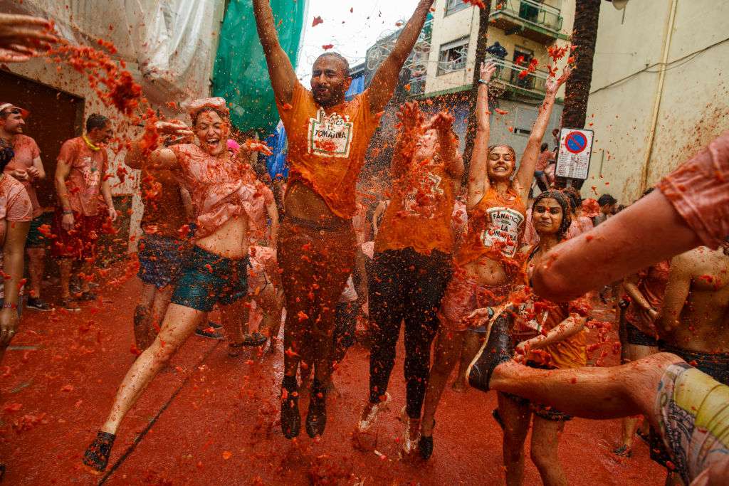 لاتوماتینا یا جشن گوجه فرنگی از معروف ترین جشن‌ها و فستیوال‌های کشور اسپانیا